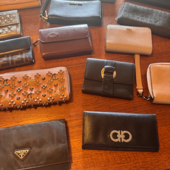 WALLET BLOWOUT - 15% OFF FOR ANY 2 WALLETS!! OR CLUTCHES - LUXURY & MID - Picture 8 of 12